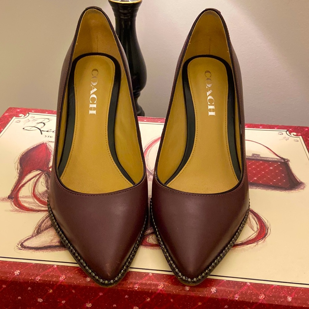 Coach size 7B deep brown pumps